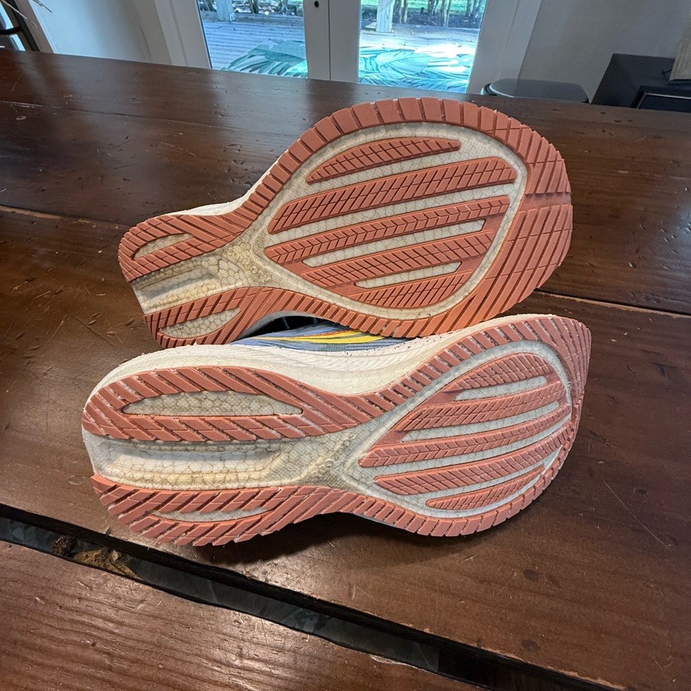 Saucony Triumph 20 Running Shoes - Picture 6 of 7